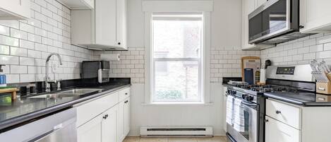 Micro-ondes, four, plaque de cuisson, lave-vaisselle