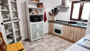 Micro-ondes, four, plaque de cuisson