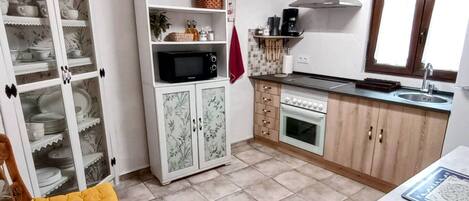 Micro-ondes, four, plaque de cuisson