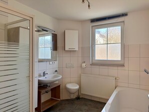 Serviettes fournies, savon, papier toilette