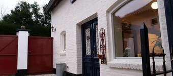 Dog-friendly vacation home near Pater Karel Chapel & off-leash dog area