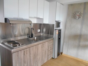 Microwave, stovetop, rice cooker, blender