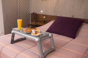 Coffres-forts dans les chambres, bureau, fer et planche à repasser