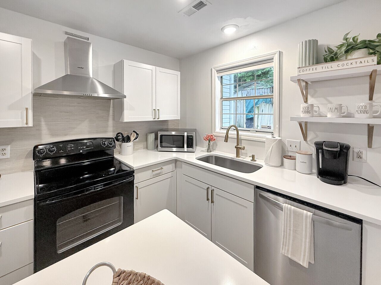 Réfrigérateur, four, plaque de cuisson, lave-vaisselle