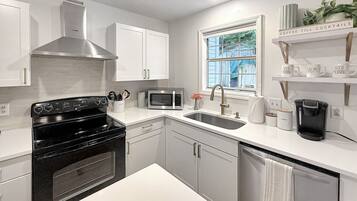 Réfrigérateur, four, plaque de cuisson, lave-vaisselle