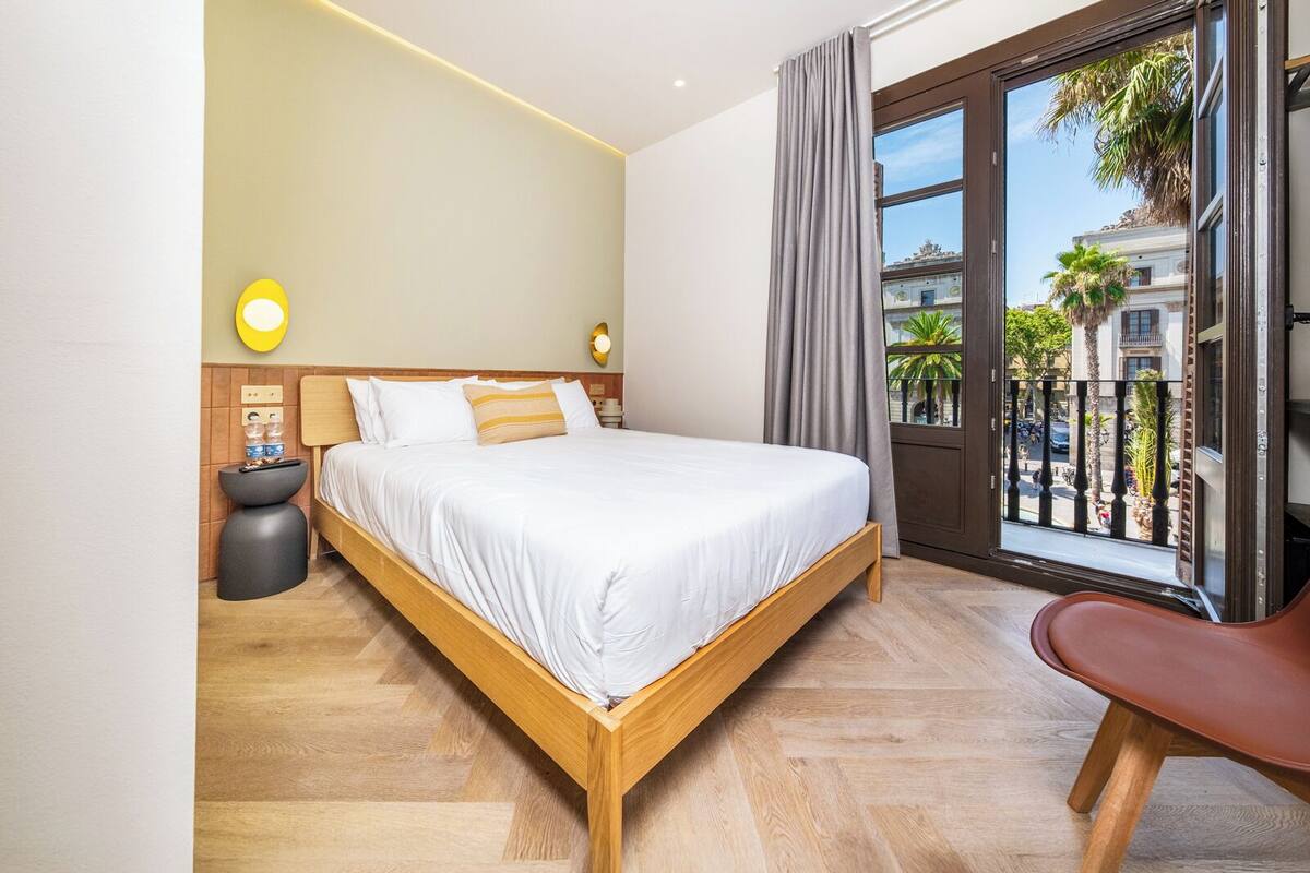 Phòng đôi Deluxe, ban công, quang cảnh thành phố | Minibar, két bảo mật tại phòng, khu vực làm việc phù hợp cho laptop 