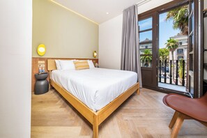 Minibar, in-room safe, laptop workspace, blackout curtains - Hostal Ambos Mundos (Barcelona)
