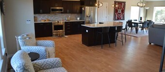 4-bedroom house in tranquil Torrey with WiFi, AC. Enjoy a peaceful getaway!