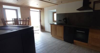 3-person apartment in detached house