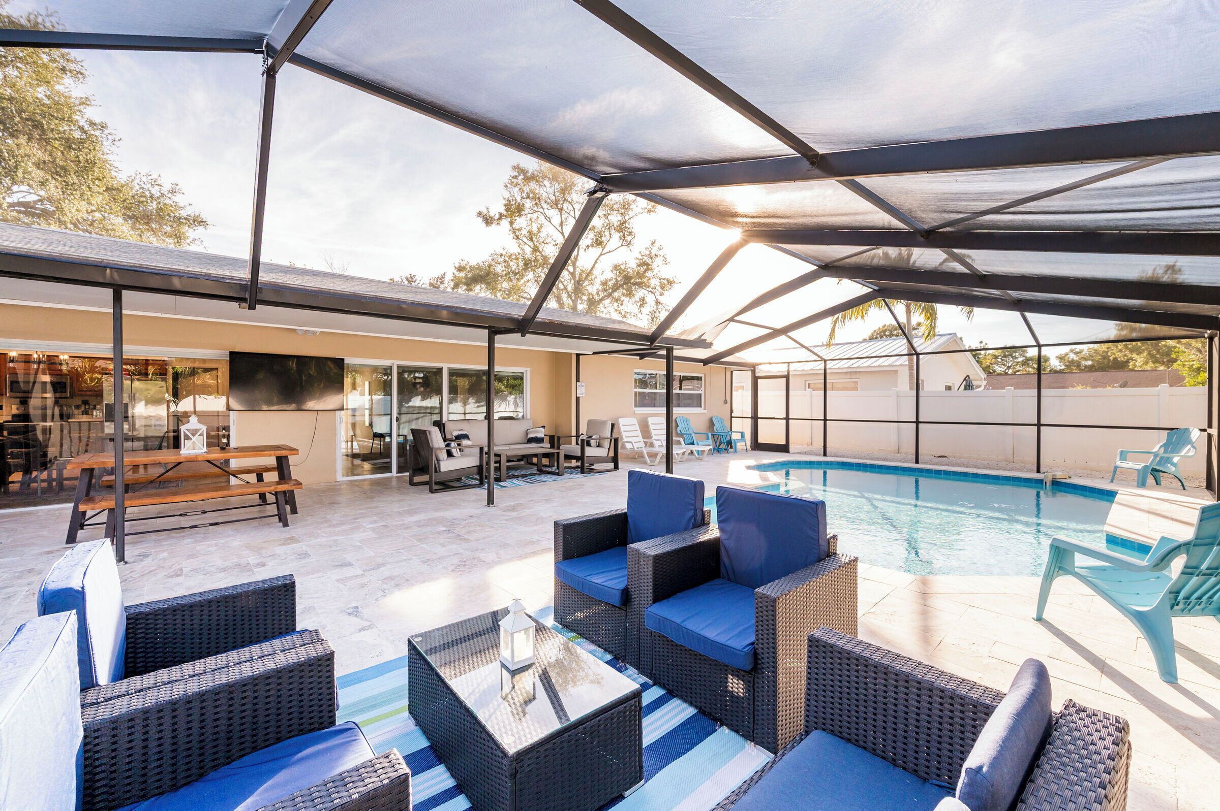 Lämmitetty uima-allas