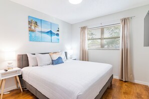 3 habitaciones, tabla de planchar con plancha, wifi y ropa de cama 