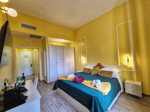 Premium bedding, memory-foam beds, minibar, in-room safe - RESIDENZE SERVENTI LONGHI (Rome)