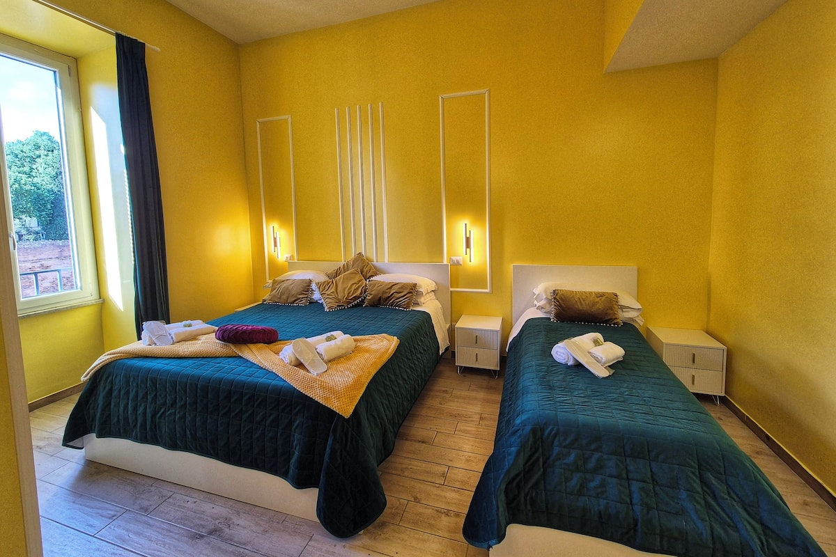 Tripla Deluxe, vista città | Biancheria da letto di alta qualità, materassi in memory foam, minibar
