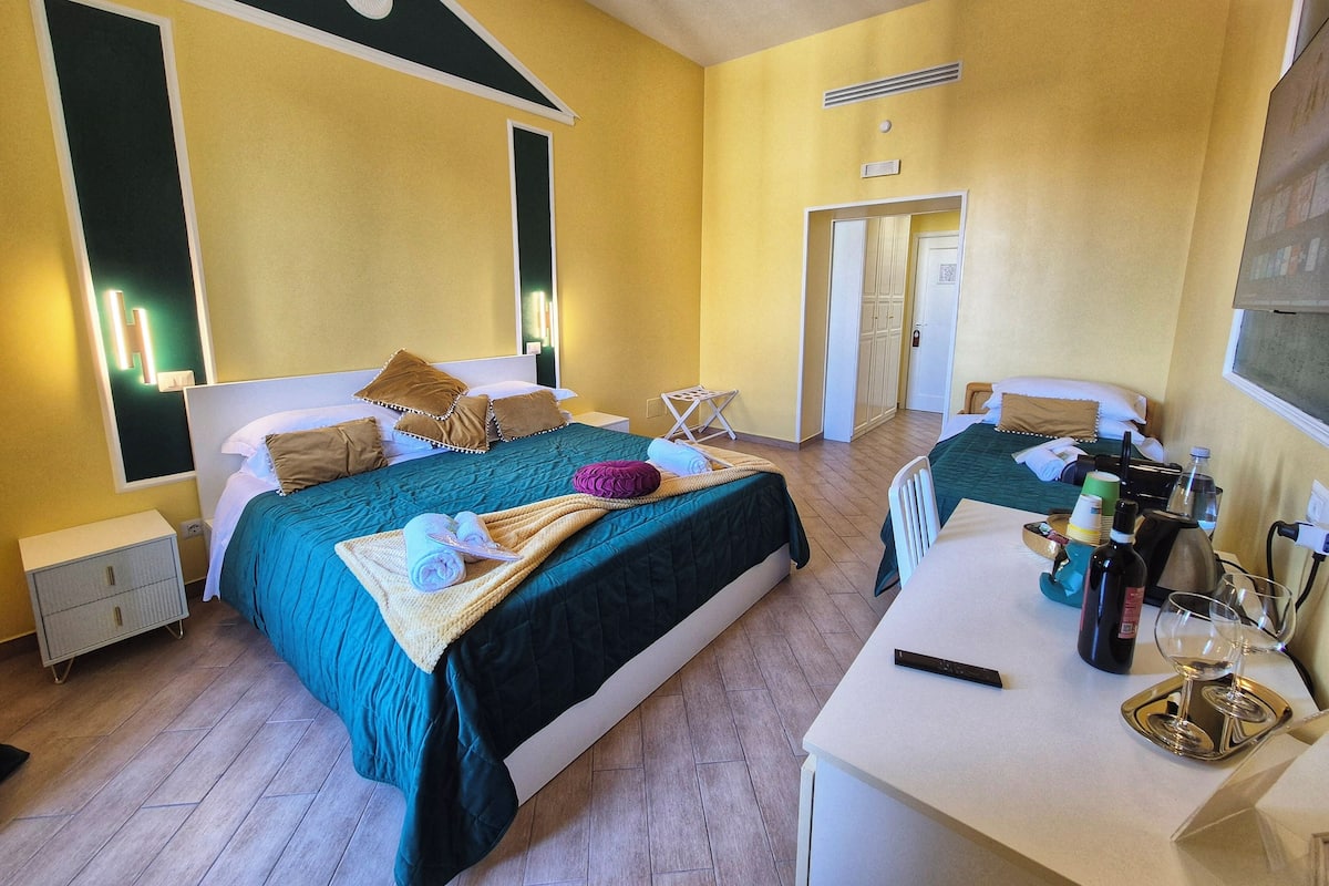 1 Schlafzimmer, hochwertige Bettwaren, Betten mit Memory-Foam-Matratzen