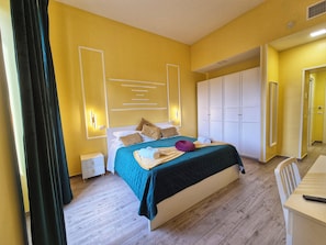 Habitación Deluxe, vistas a la ciudad | Ropa de cama de alta calidad, colchones viscoelásticos, minibar