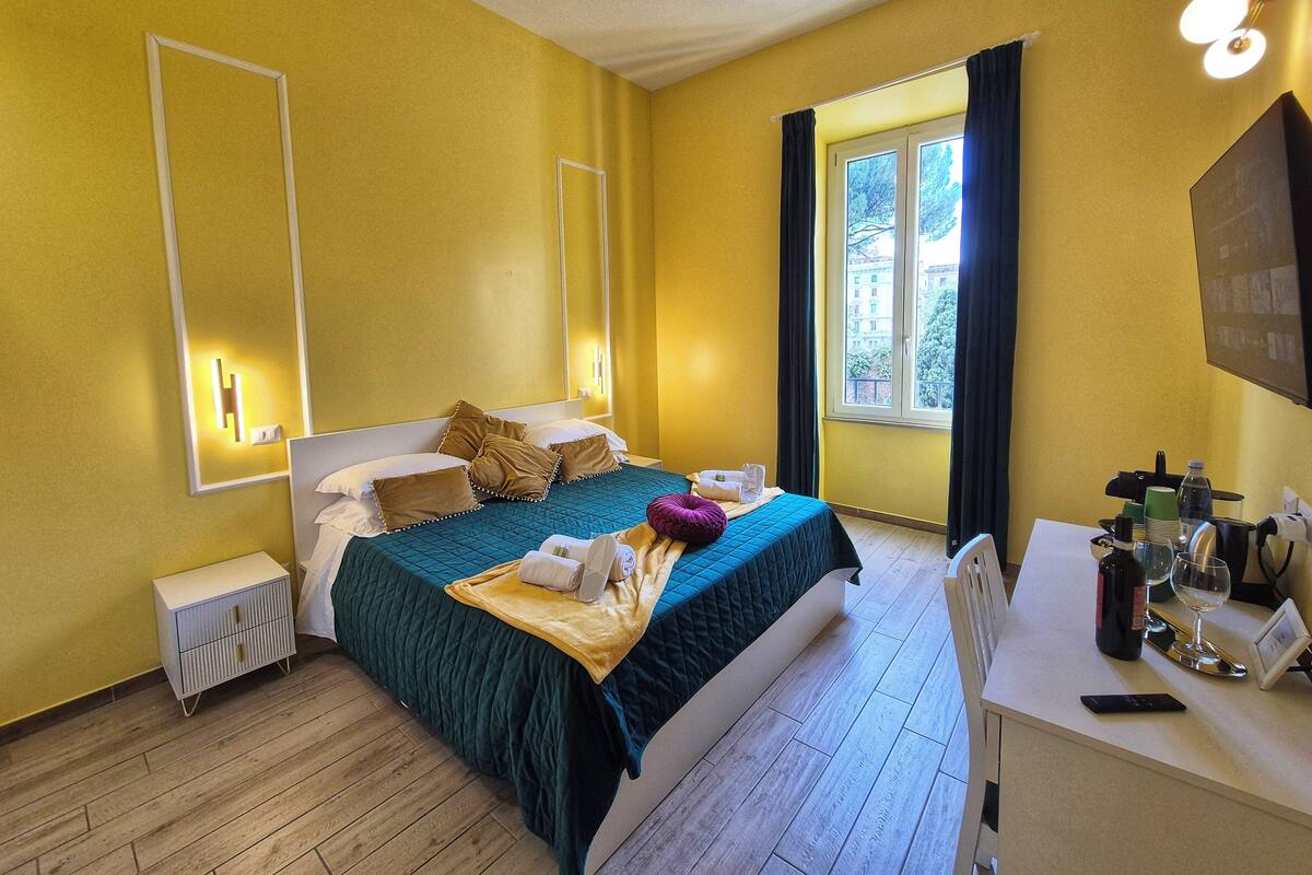 1 Schlafzimmer, hochwertige Bettwaren, Betten mit Memory-Foam-Matratzen
