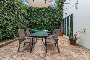 Family Villa | Outdoor dining