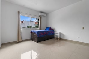 Villa familiar | Decoración personalizada y cortinas blackout 