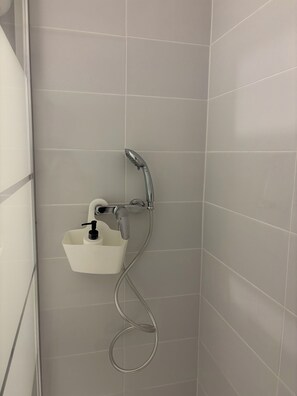 Dusche, Handtücher, Seife, Toilettenpapier