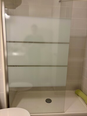 Dusche, Handtücher, Seife, Toilettenpapier