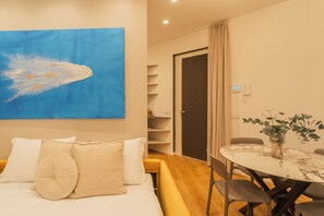 1 habitación, tabla de planchar con plancha, wifi gratis y ropa de cama 
