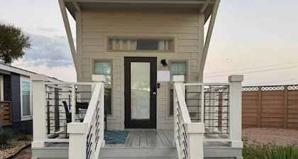 Cozy cabin in charming Austin with WiFi, AC