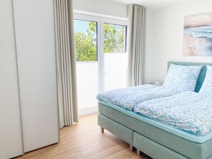 2 bedrooms, travel crib, free WiFi, wheelchair access