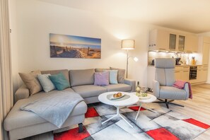 TV, DVD player, books, stereo - Anchorage 3 - Terrace. Sauna. Dogs allowed. Barrier-free & close to the beach. (Kellenhusen)