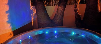 Casa Jungle, Jacuzzi, Sauna, massage table by the sea