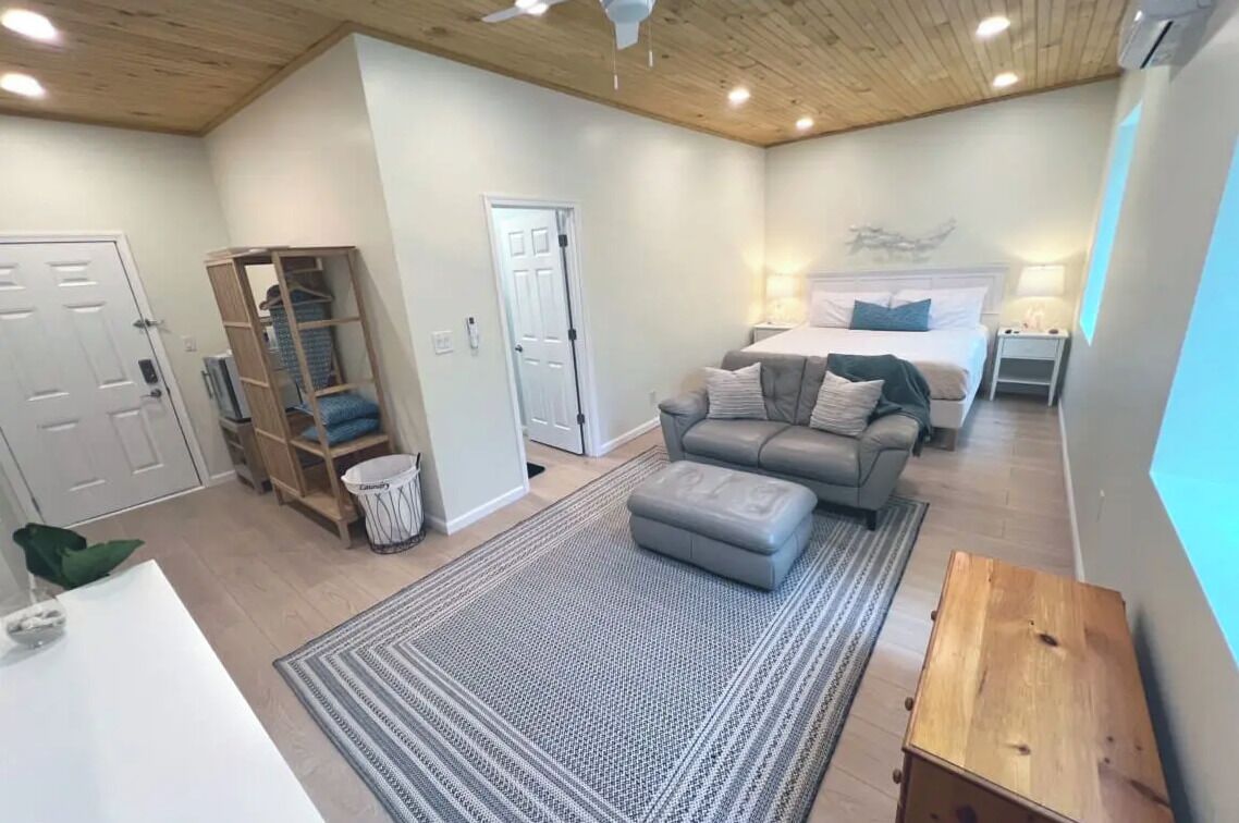 1 slaapkamer, een strijkplank/strijkijzer, gratis wifi, beddengoed