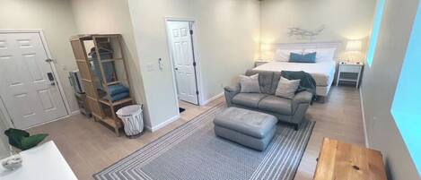 1 slaapkamer, een strijkplank/strijkijzer, gratis wifi, beddengoed