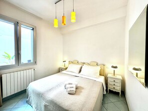 2 chambres, fer et planche à repasser, draps fournis