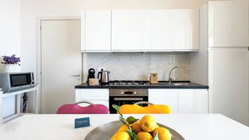 Frigorifero, microonde, forno, lavastoviglie