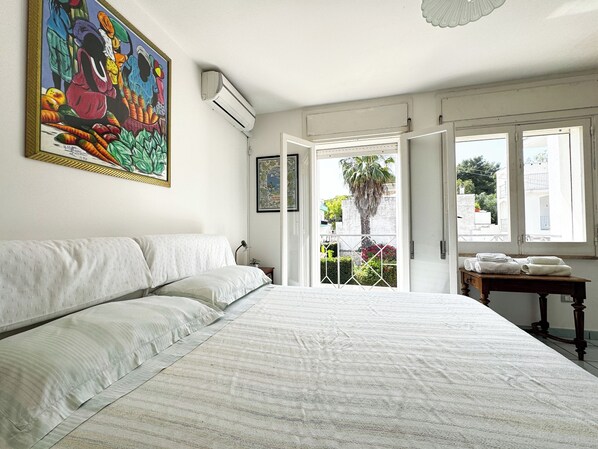 1 soverom, strykejern/-brett og sengetøy