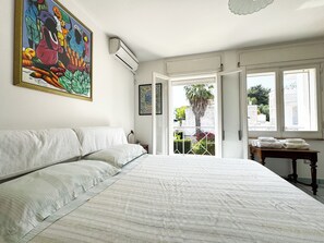 1 camera, ferro/asse da stiro, lenzuola