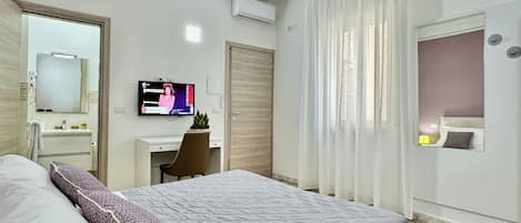 4 bedrooms, iron/ironing board, bed sheets