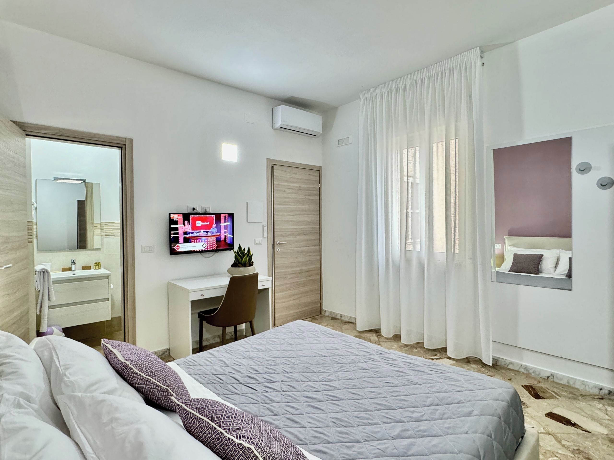4 bedrooms, iron/ironing board, bed sheets