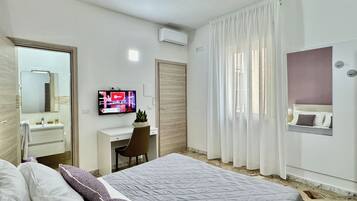 4 bedrooms, iron/ironing board, bed sheets