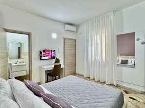 4 habitaciones, tabla de planchar con plancha y ropa de cama 