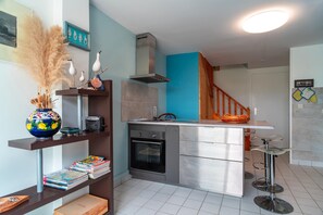 Fridge, oven, coffee/tea maker, toaster