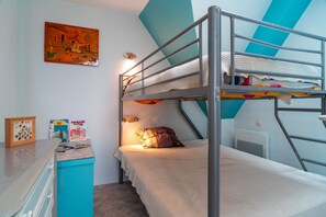 2 bedrooms, iron/ironing board