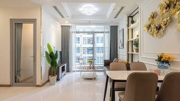 Standard Apartment, 2 Bedrooms, Balcony, Garden View | In-room dining