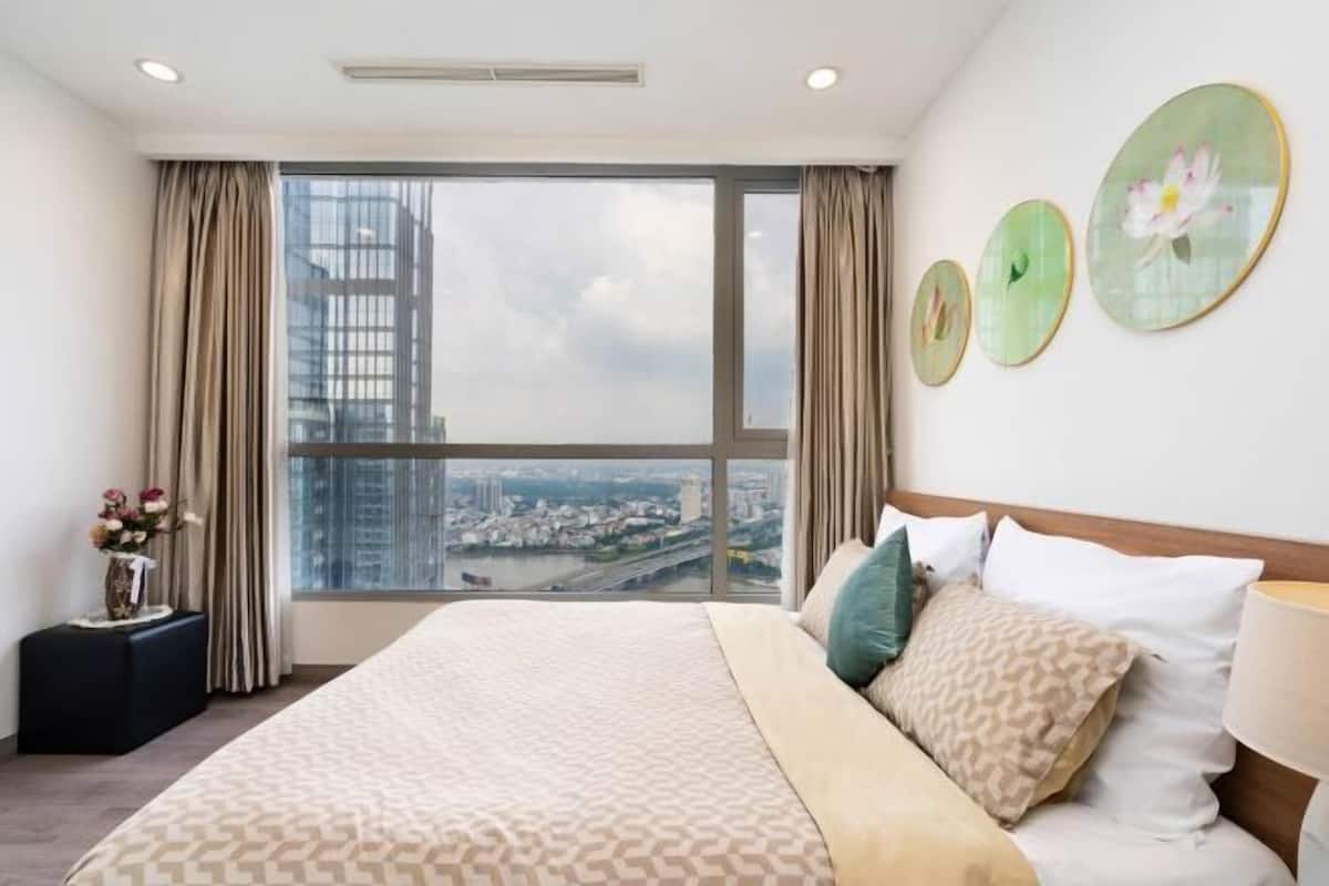 Bộ đồ giường cao cấp, nệm cao su hoạt tính (memory foam), minibar