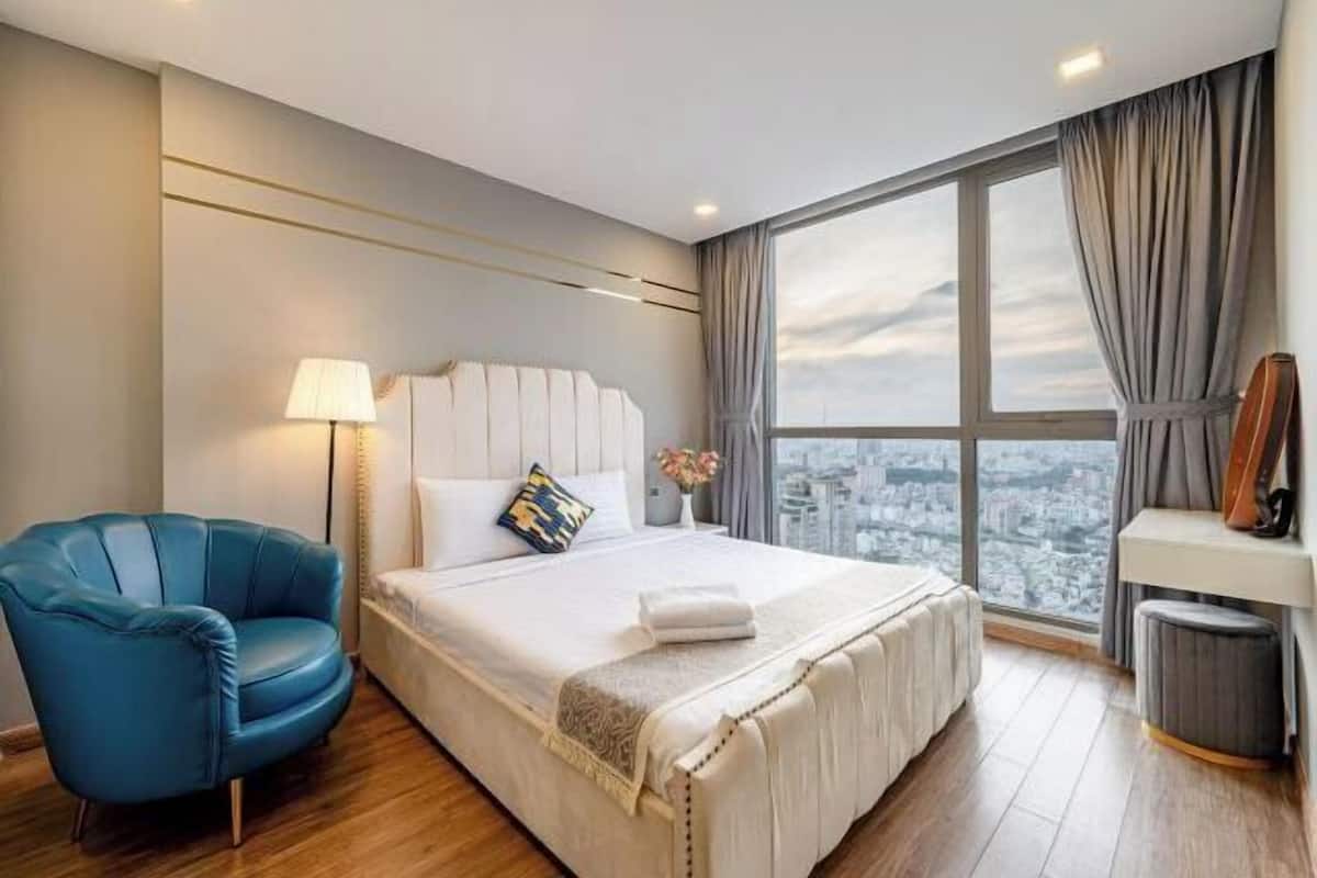 Bộ đồ giường cao cấp, nệm cao su hoạt tính (memory foam), minibar