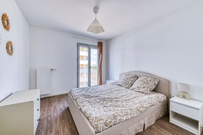 2 bedrooms, iron/ironing board, free WiFi, bed sheets