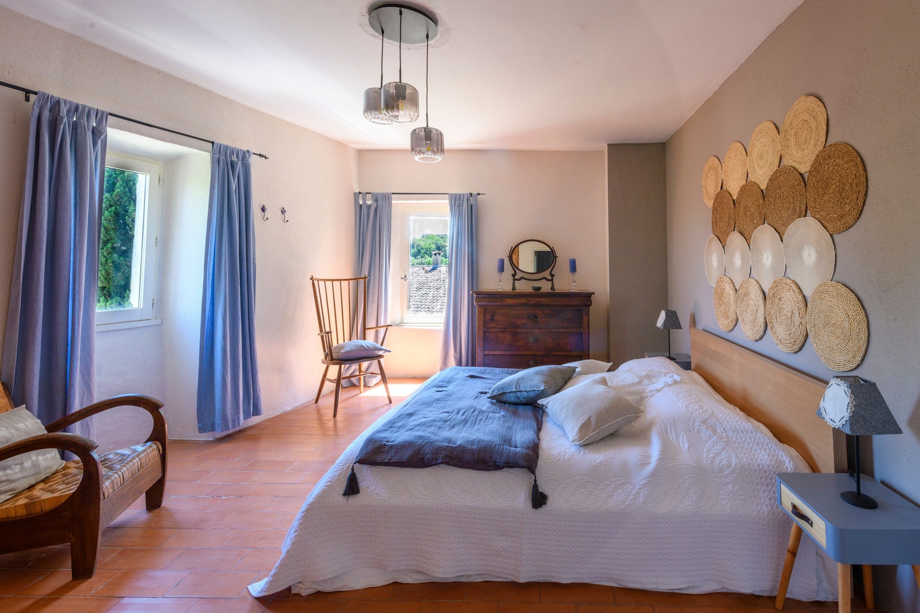 4 slaapkamers, een strijkplank/strijkijzer, gratis wifi, beddengoed