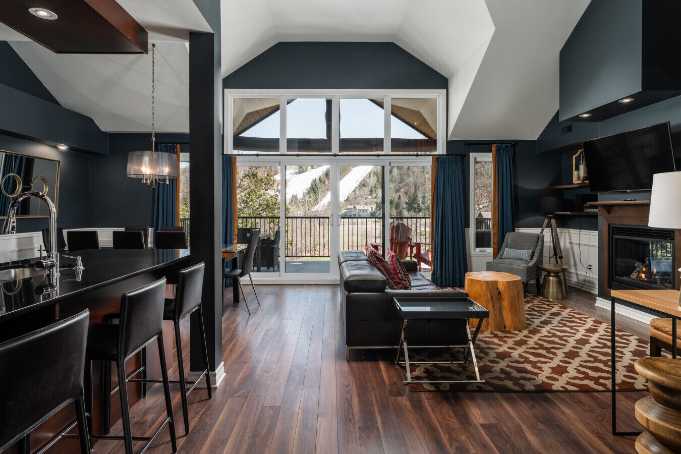 Smart TV, fireplace, stereo, offices