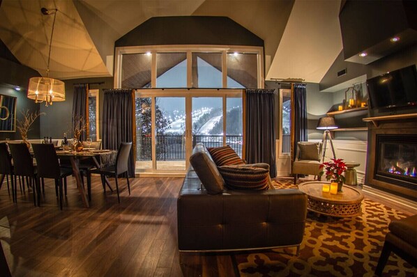 Smart TV, fireplace, stereo, offices