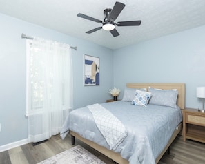 3 habitaciones, tabla de planchar con plancha, wifi y ropa de cama