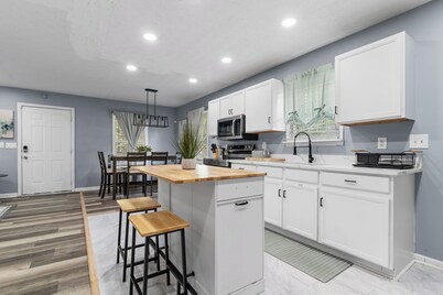 The Spot -Peaceful renovated 3-bedroom Retreat in the Heart of Atlanta AC/Wi-Fi!